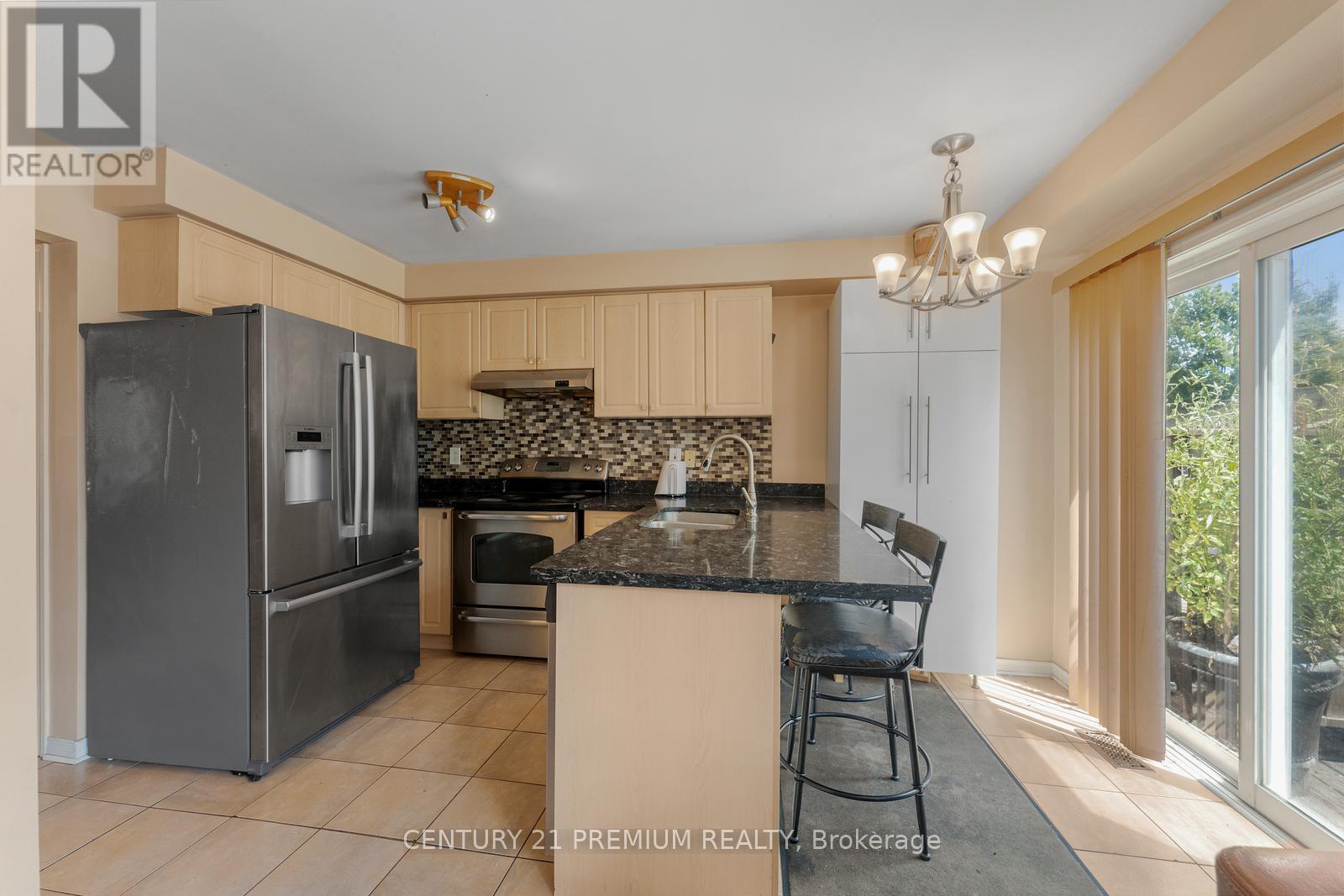 98 Albright Road, Brampton (Fletcher's Creek Village), Ontario  L6X 5E6 - Photo 13 - W12311696