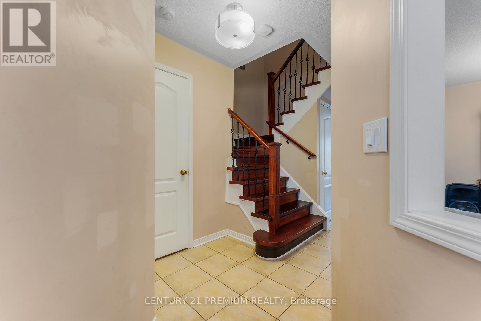 98 Albright Road, Brampton (Fletcher's Creek Village), Ontario  L6X 5E6 - Photo 6 - W12311696