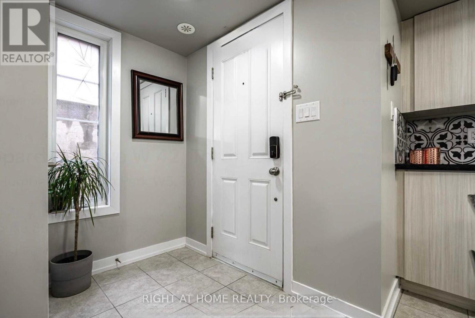 42 - 2315 Sheppard Avenue W, Toronto, Ontario  M9M 0E8 - Photo 2 - W12311739