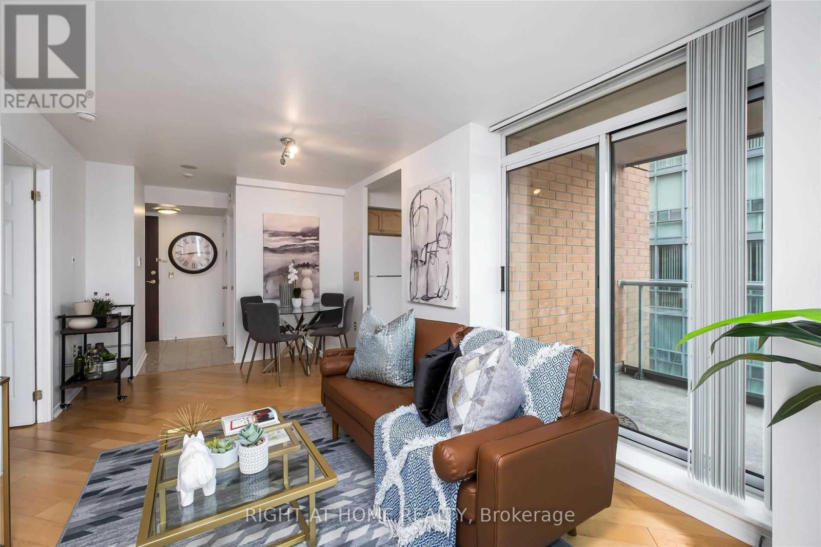 603 - 11 Michael Power Place, Toronto, Ontario  M9A 5G3 - Photo 10 - W12311766