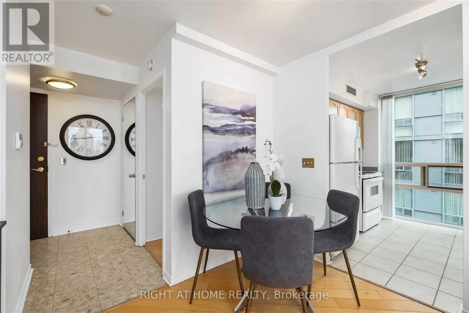 603 - 11 Michael Power Place, Toronto, Ontario  M9A 5G3 - Photo 11 - W12311766