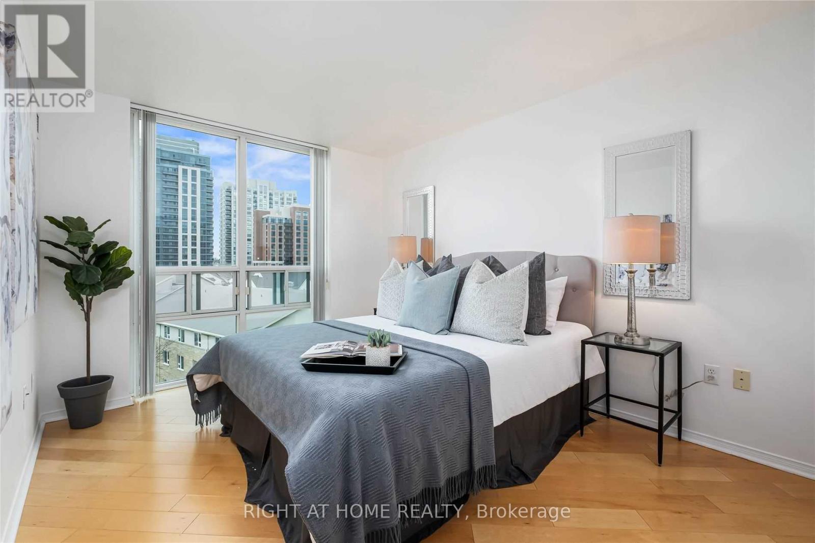 603 - 11 Michael Power Place, Toronto, Ontario  M9A 5G3 - Photo 15 - W12311766