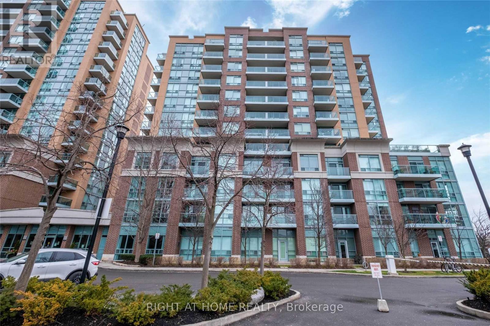 603 - 11 Michael Power Place, Toronto, Ontario  M9A 5G3 - Photo 2 - W12311766
