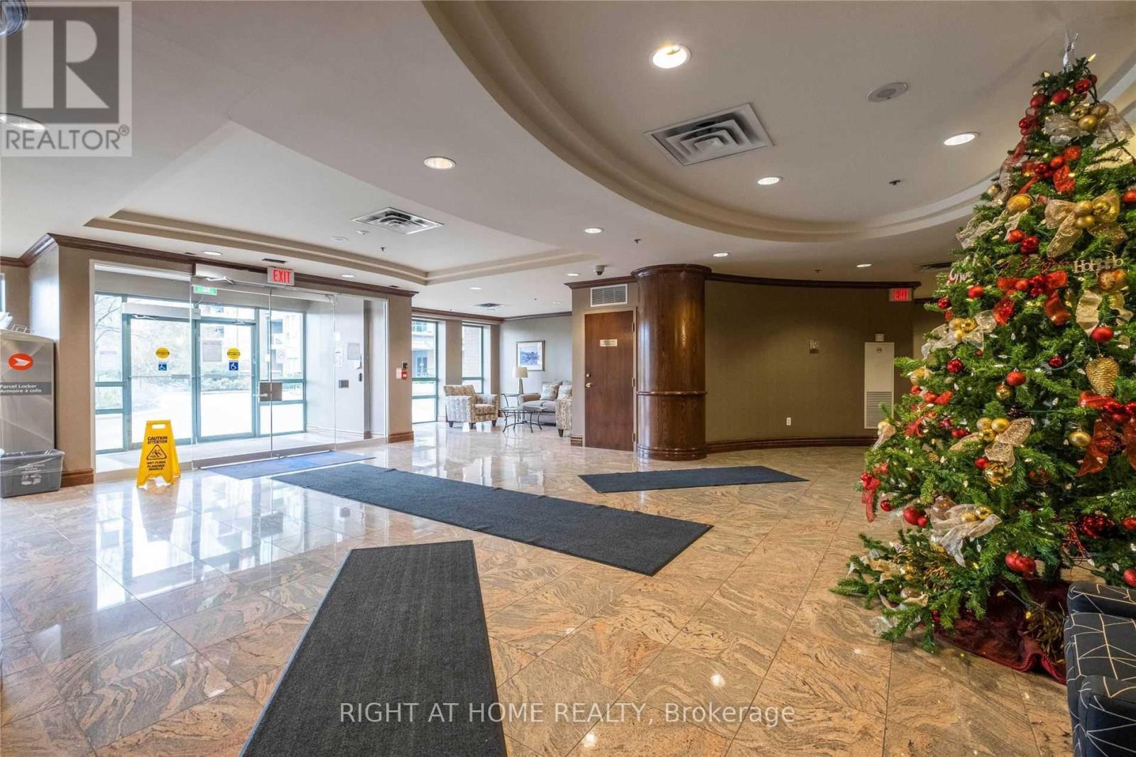 603 - 11 Michael Power Place, Toronto, Ontario  M9A 5G3 - Photo 5 - W12311766