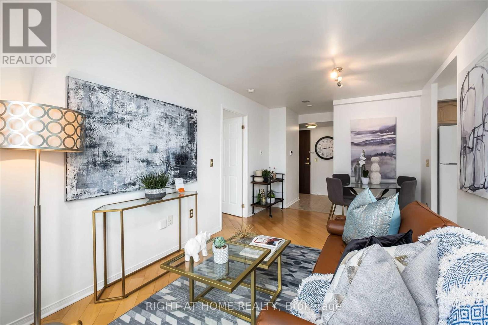 603 - 11 Michael Power Place, Toronto, Ontario  M9A 5G3 - Photo 8 - W12311766
