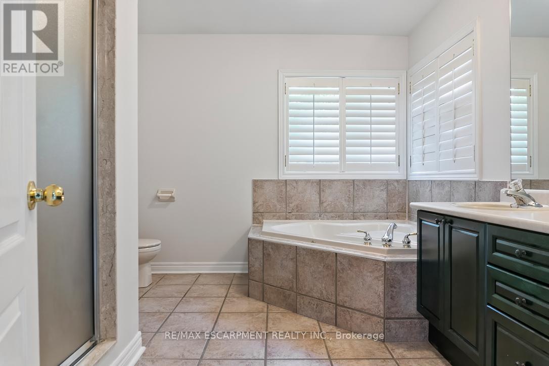 1146 Upper River Court, Mississauga, Ontario L5W 1C2 - Photo 31 - W12309480