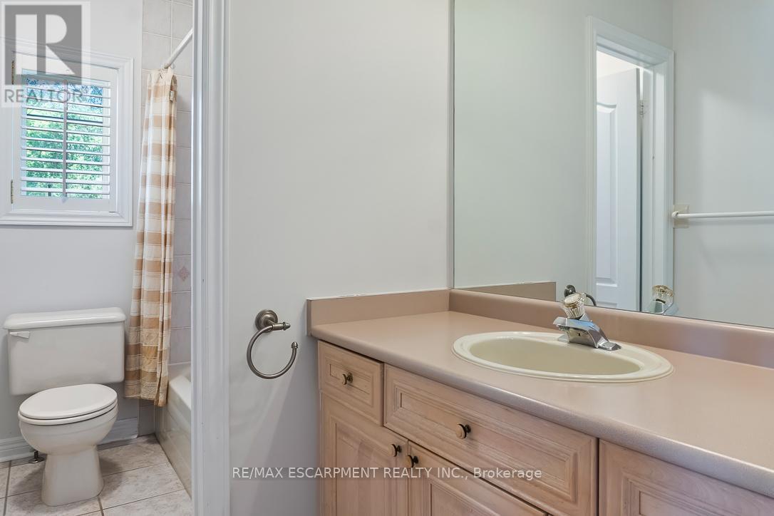 1146 Upper River Court, Mississauga, Ontario L5W 1C2 - Photo 35 - W12309480