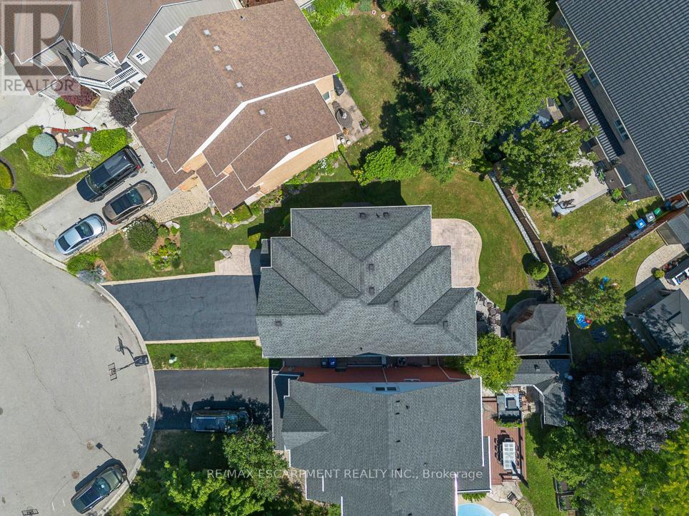 1146 Upper River Court, Mississauga, Ontario L5W 1C2 - Photo 49 - W12309480