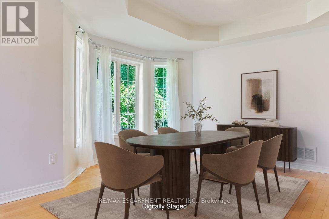 1146 Upper River Court, Mississauga, Ontario L5W 1C2 - Photo 9 - W12309480