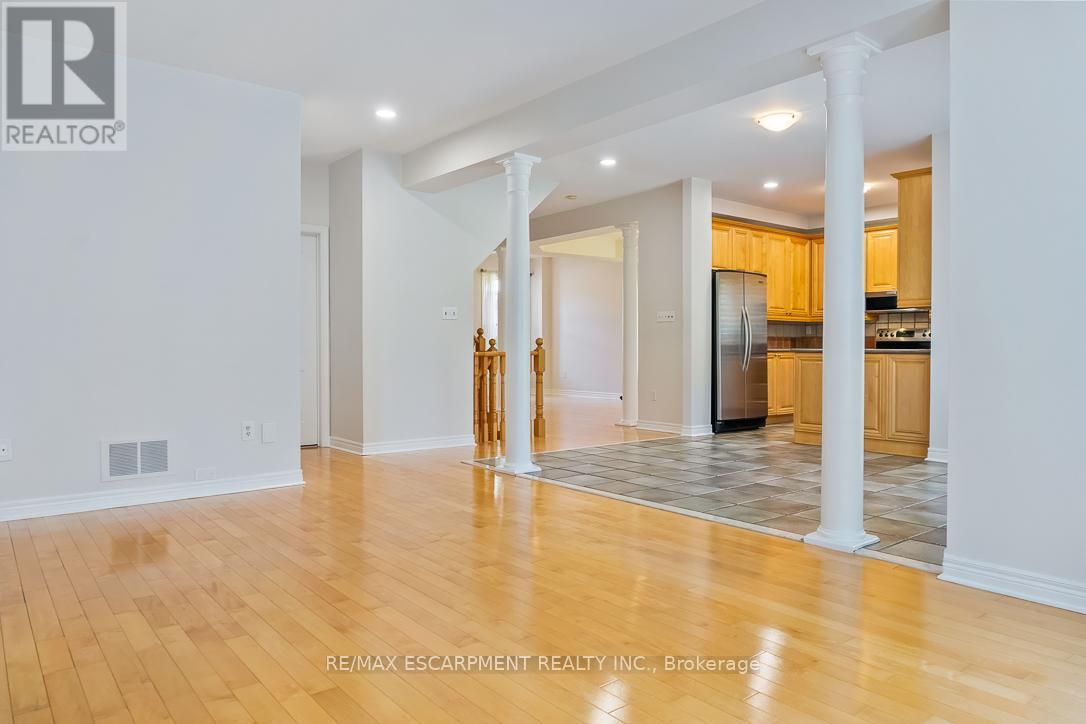 1146 Upper River Court, Mississauga, Ontario L5W 1C2 - Photo 20 - W12309480