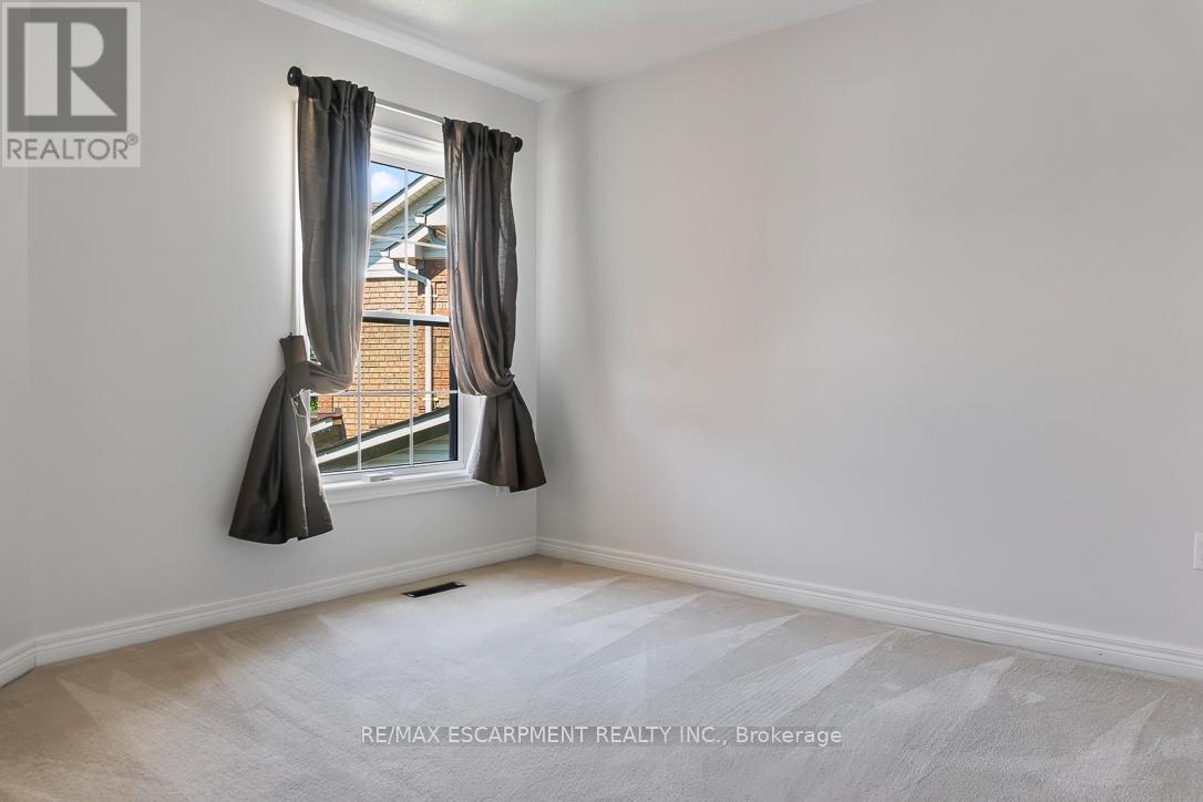 1146 Upper River Court, Mississauga, Ontario L5W 1C2 - Photo 33 - W12309480