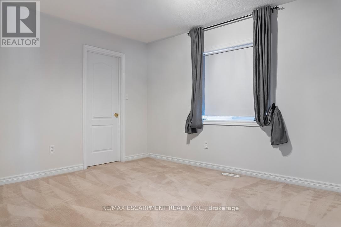 1146 Upper River Court, Mississauga, Ontario L5W 1C2 - Photo 34 - W12309480