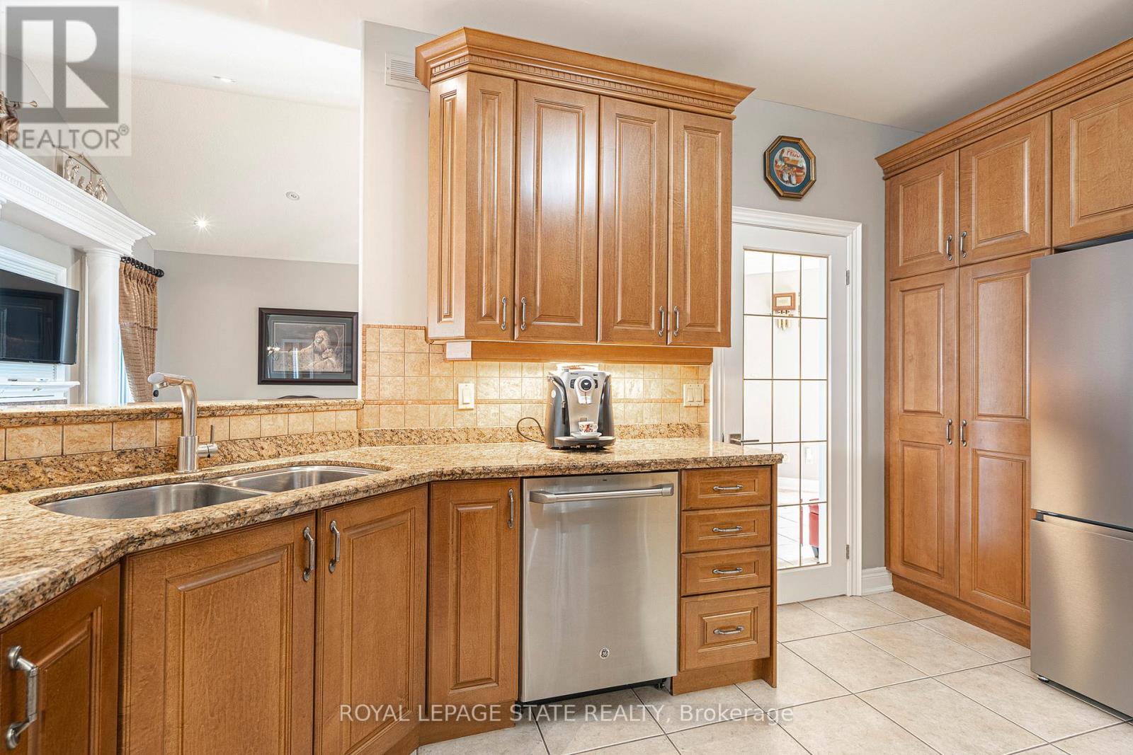 198 Gray Road, Hamilton, Ontario  L8E 1T7 - Photo 17 - X12311753