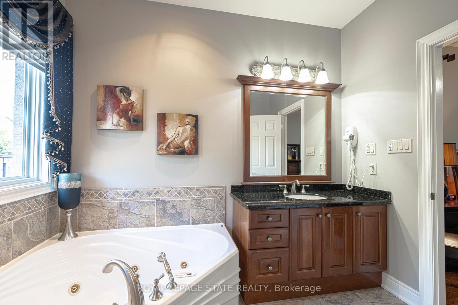 198 Gray Road, Hamilton, Ontario  L8E 1T7 - Photo 24 - X12311753