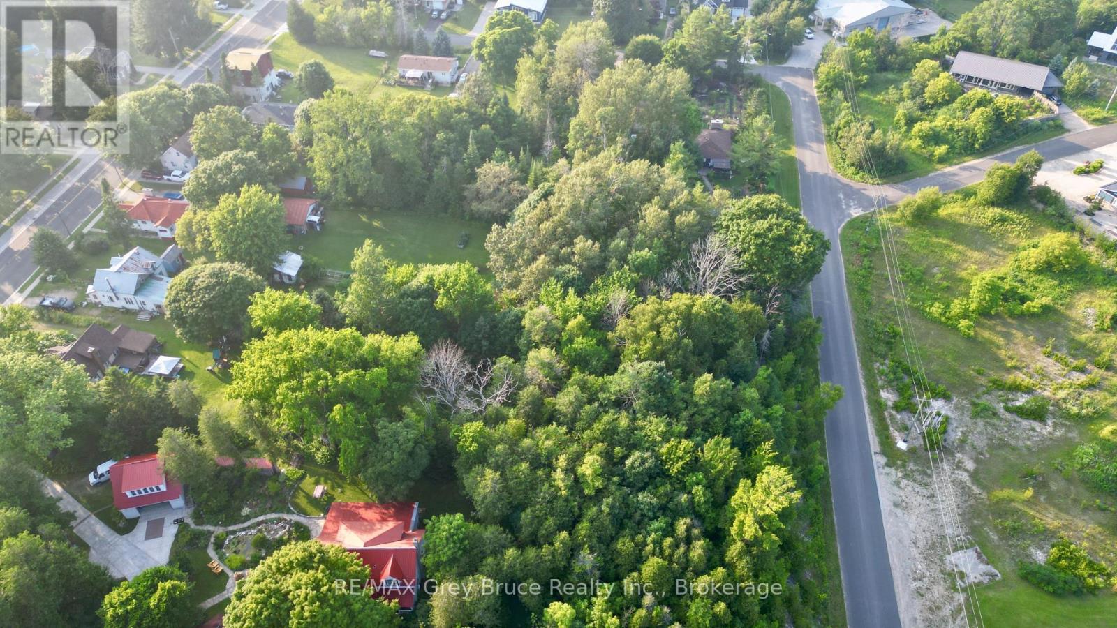 32 Helen Street, Northern Bruce Peninsula, Ontario  N0H 1W0 - Photo 21 - X12311810