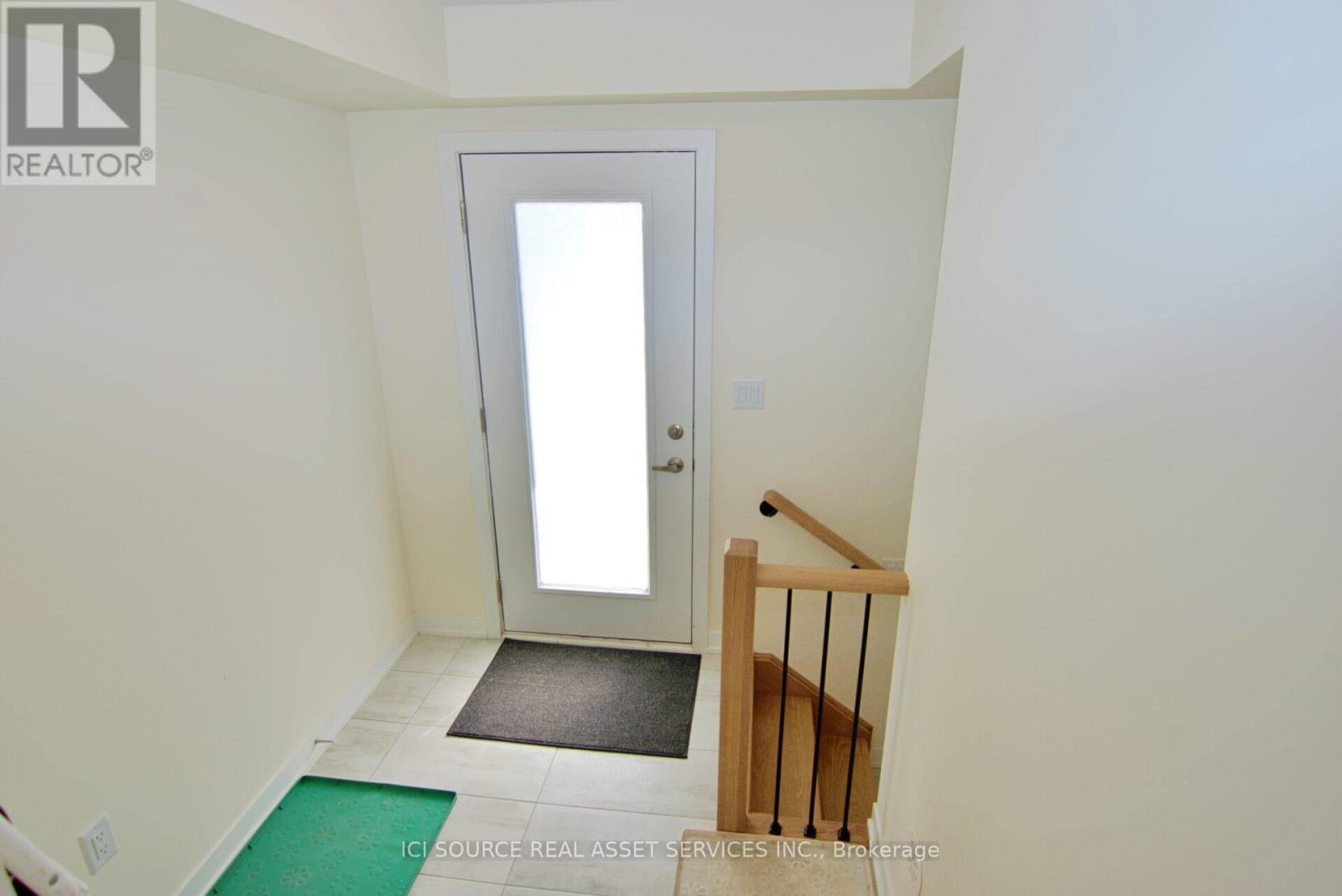 702 - 1695 Dersan Street, Pickering, Ontario  L1X 0H8 - Photo 2 - E12311711