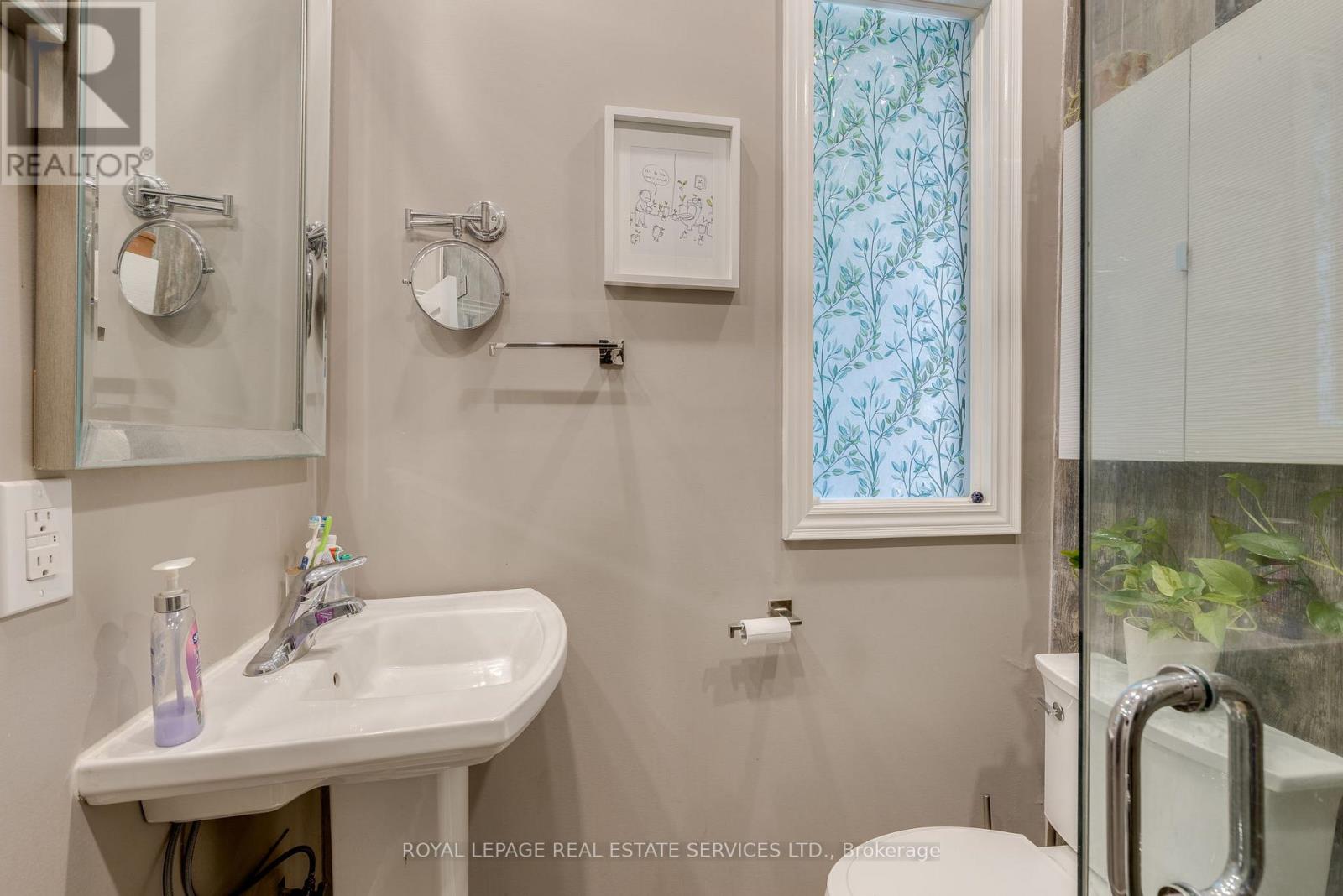 10 Follis Avenue, Toronto (Annex), Ontario  M6G 1S3 - Photo 12 - C12311836
