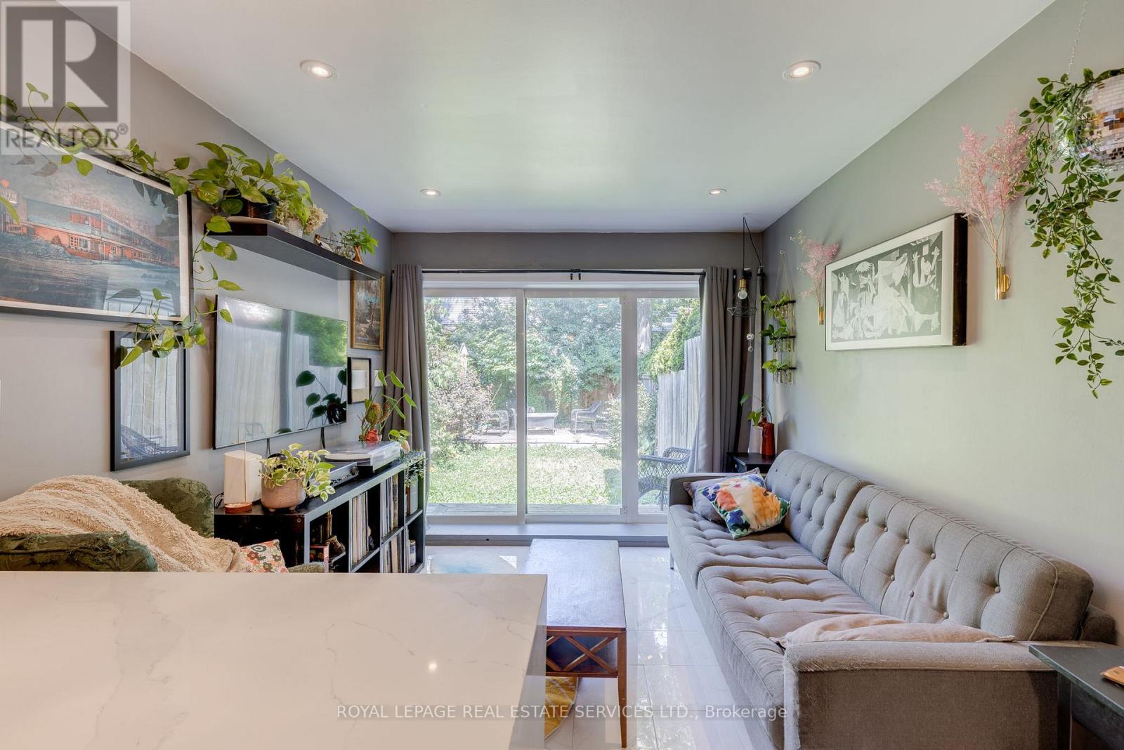 10 Follis Avenue, Toronto (Annex), Ontario  M6G 1S3 - Photo 6 - C12311836