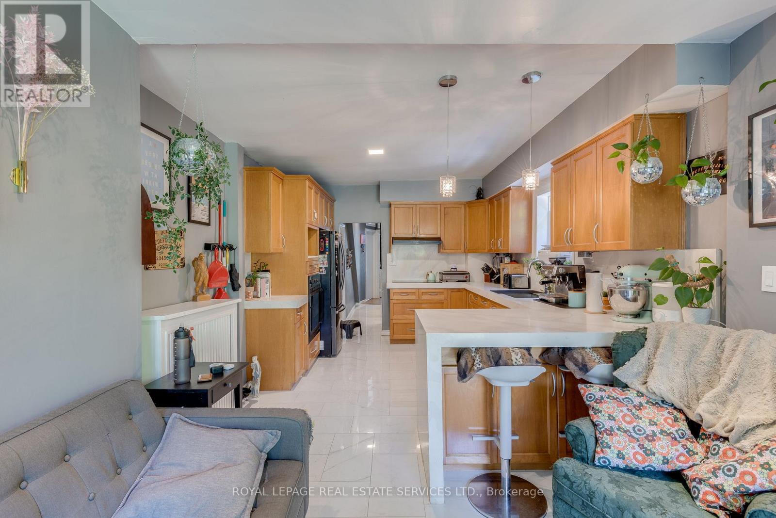 10 Follis Avenue, Toronto (Annex), Ontario  M6G 1S3 - Photo 7 - C12311836