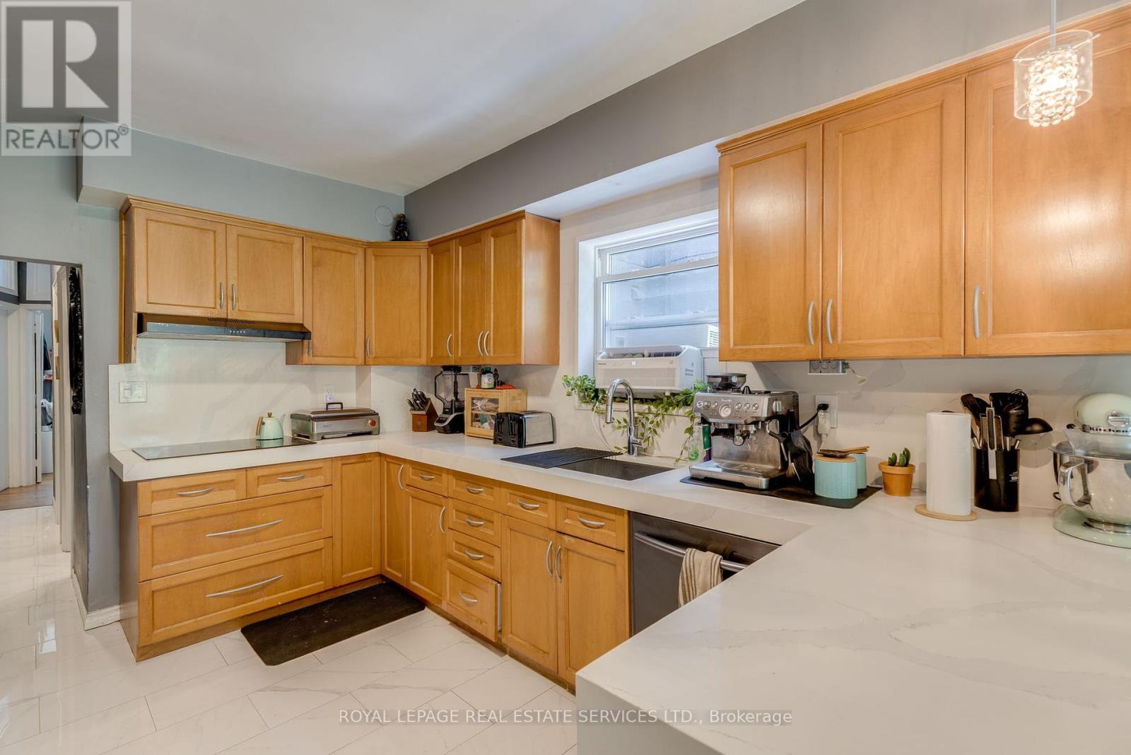 10 Follis Avenue, Toronto (Annex), Ontario  M6G 1S3 - Photo 8 - C12311836