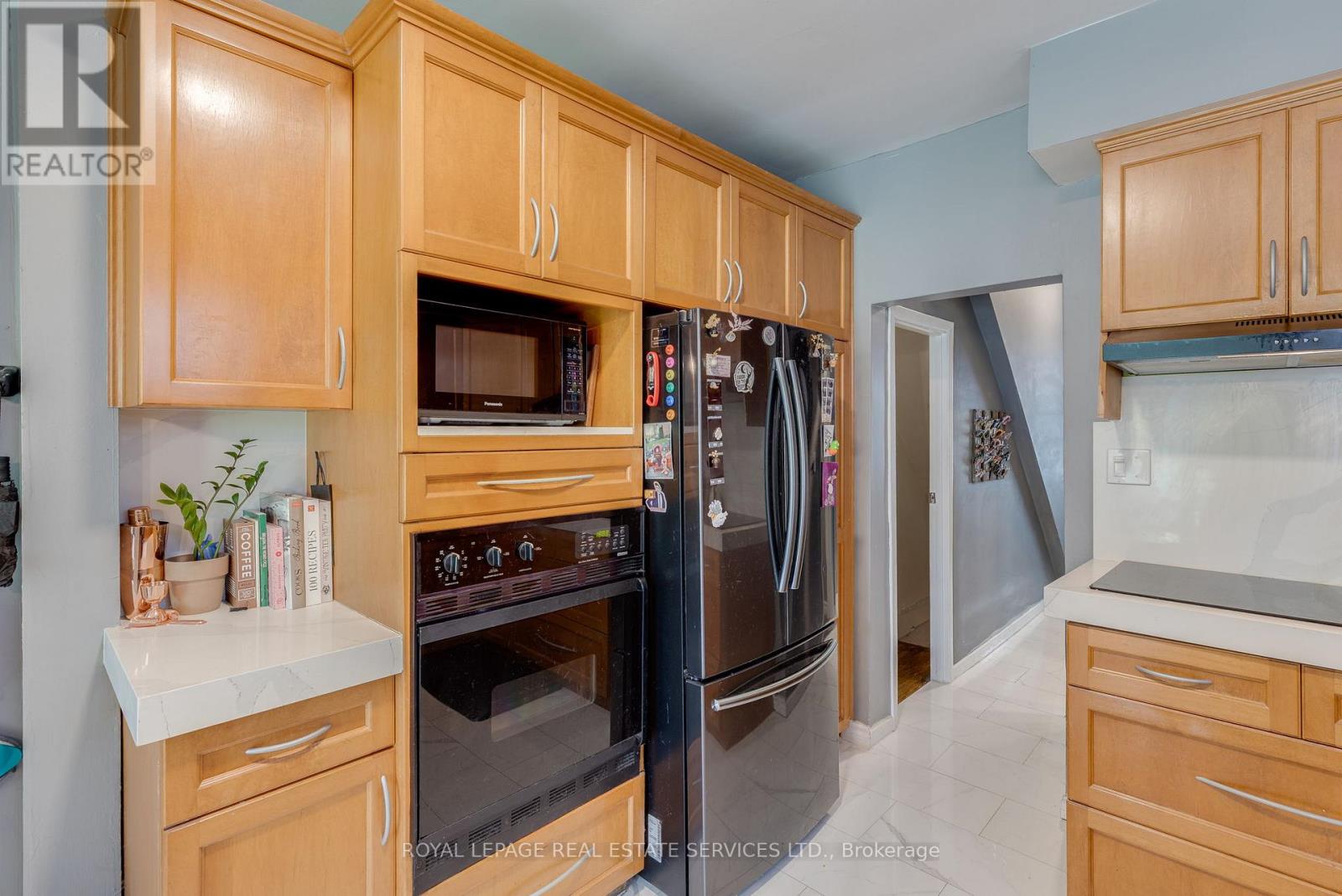 10 Follis Avenue, Toronto (Annex), Ontario  M6G 1S3 - Photo 9 - C12311836