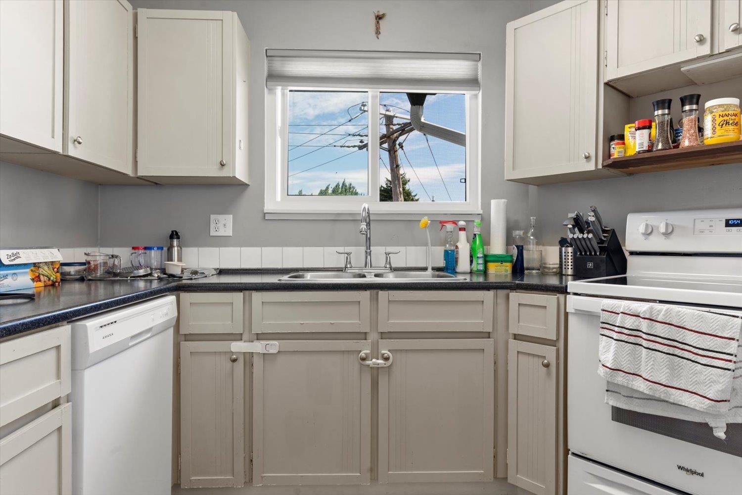 301 33598 George Ferguson Way, Abbotsford, British Columbia  V2S 2L8 - Photo 8 - R3031387