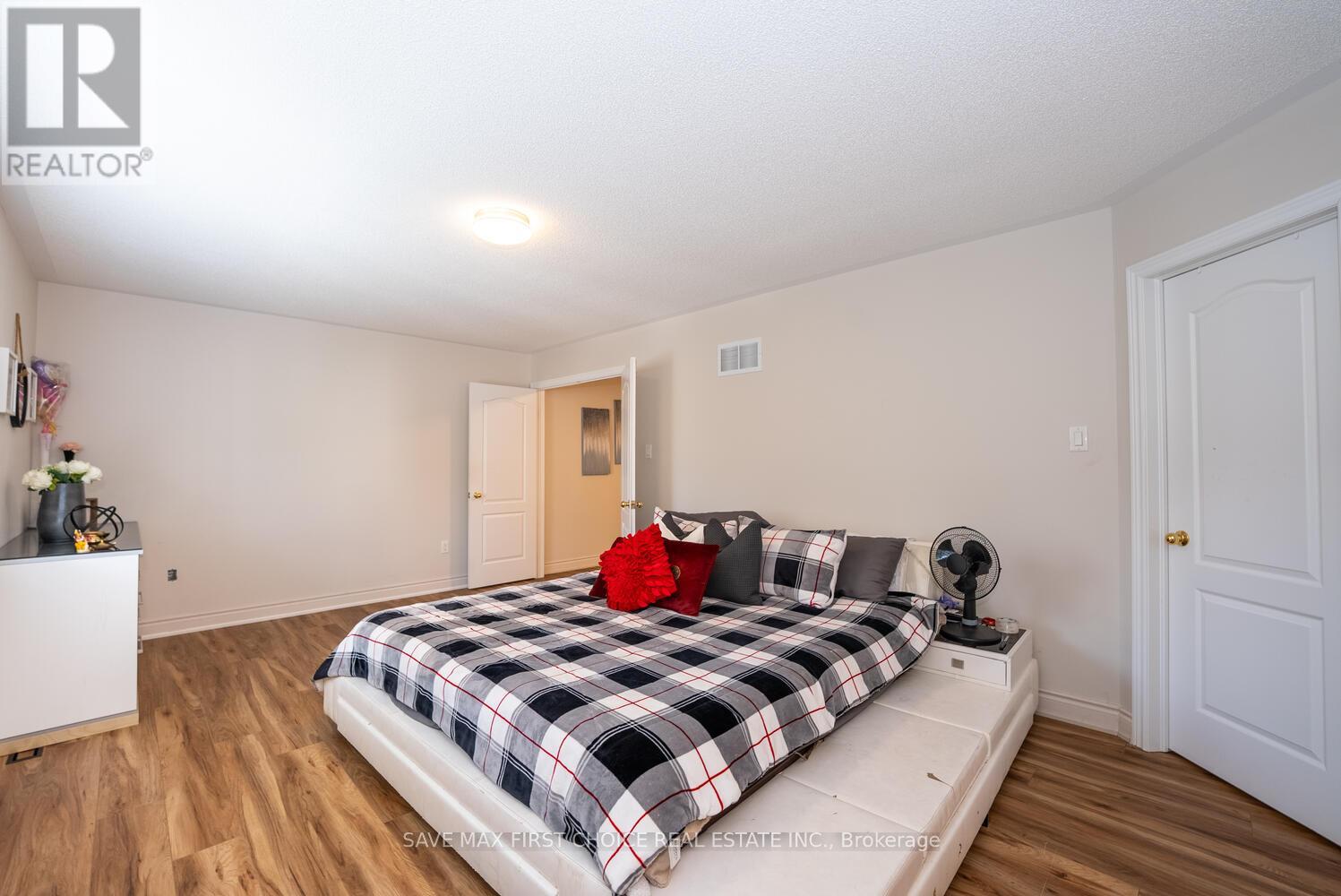 30 Cedarsprings Way, Brampton, Ontario  L6R 0Y2 - Photo 21 - W12311841