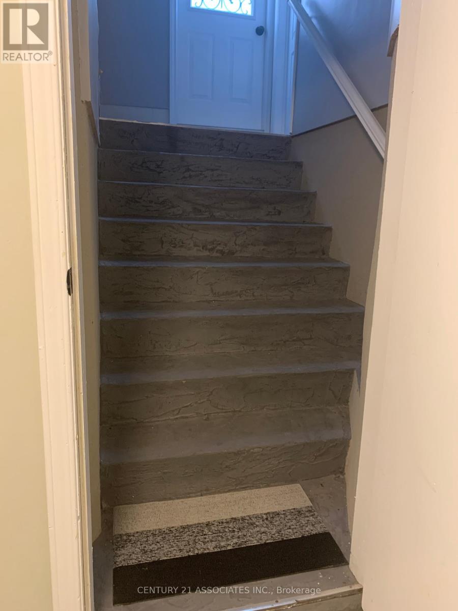 3114 Innisdale Road, Mississauga, Ontario  L5N 6P2 - Photo 2 - W12311900