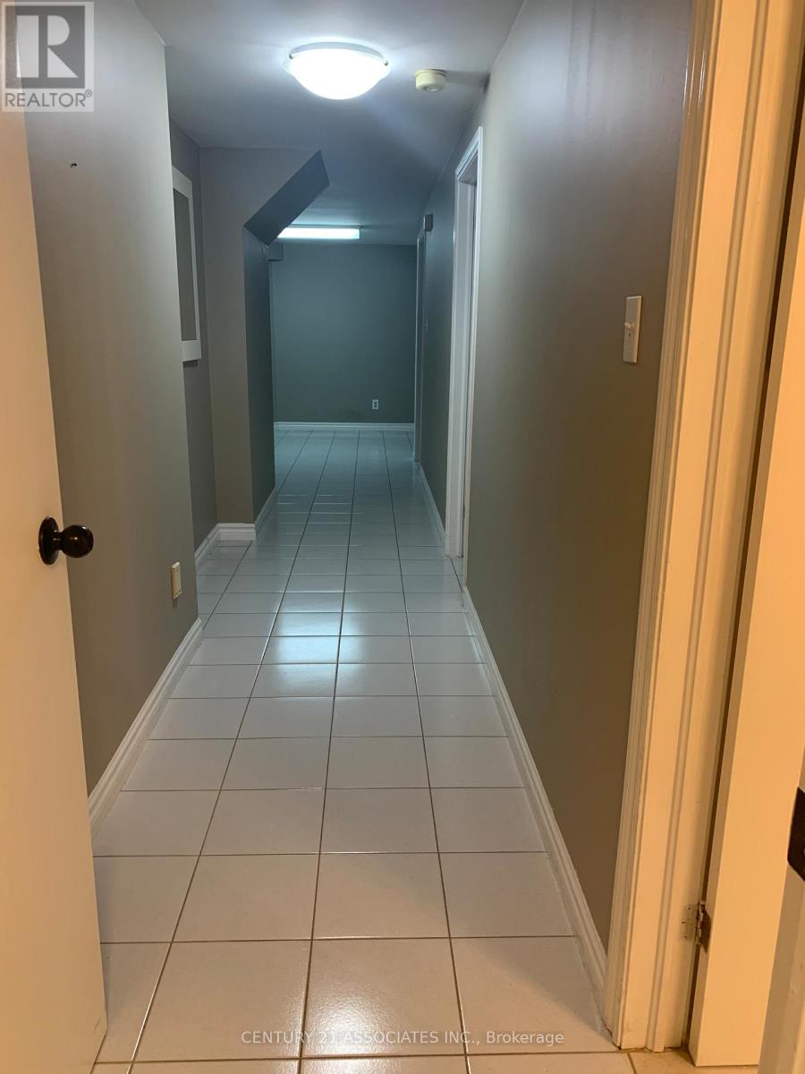 3114 Innisdale Road, Mississauga, Ontario  L5N 6P2 - Photo 3 - W12311900