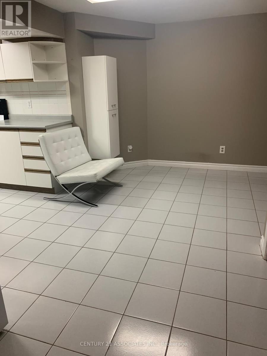 3114 Innisdale Road, Mississauga, Ontario  L5N 6P2 - Photo 6 - W12311900
