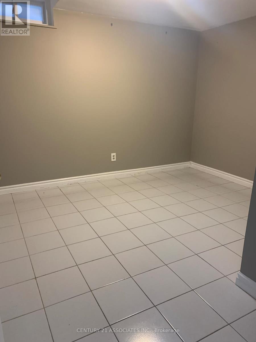 3114 Innisdale Road, Mississauga, Ontario  L5N 6P2 - Photo 7 - W12311900