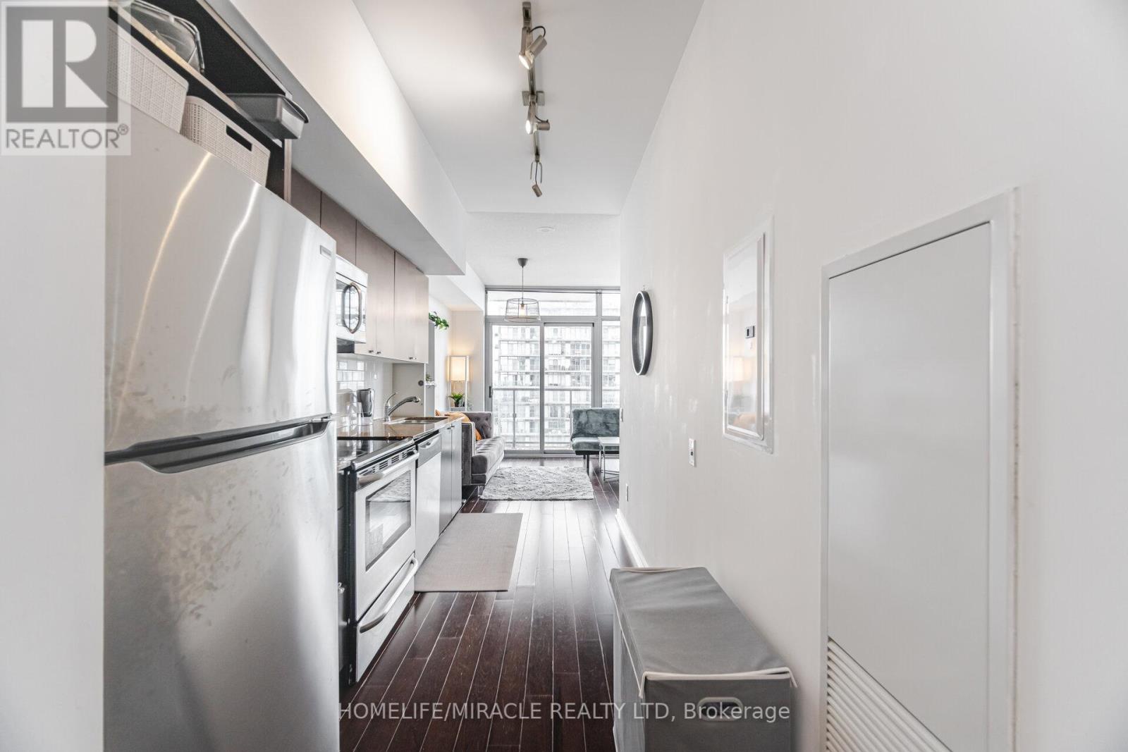 2413 - 105 The Queensway Avenue, Toronto, Ontario  M6S 5B5 - Photo 11 - W12311922