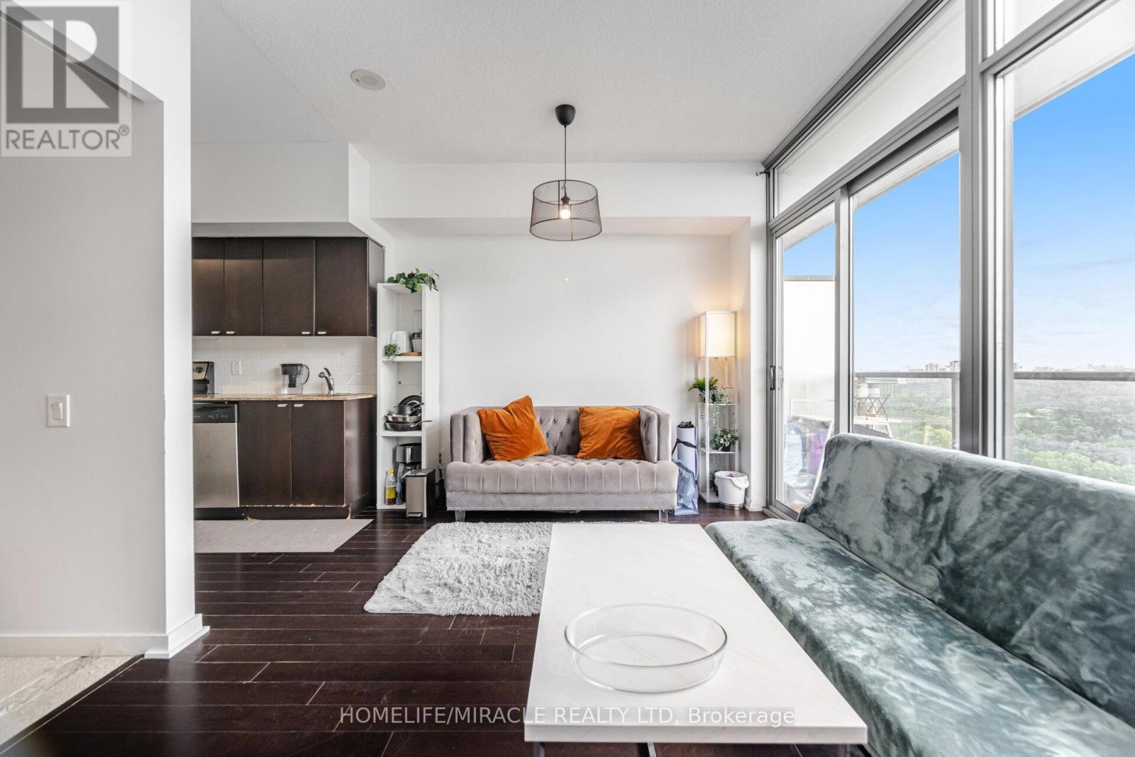 2413 - 105 The Queensway Avenue, Toronto, Ontario  M6S 5B5 - Photo 14 - W12311922