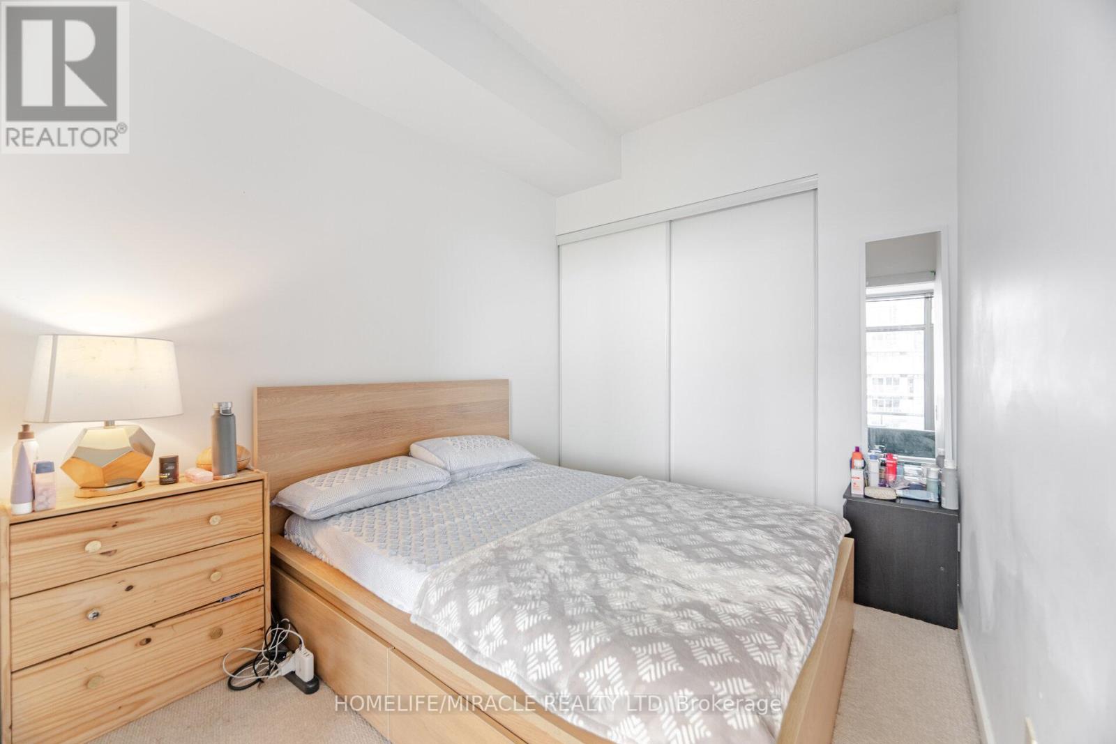 2413 - 105 The Queensway Avenue, Toronto, Ontario  M6S 5B5 - Photo 16 - W12311922