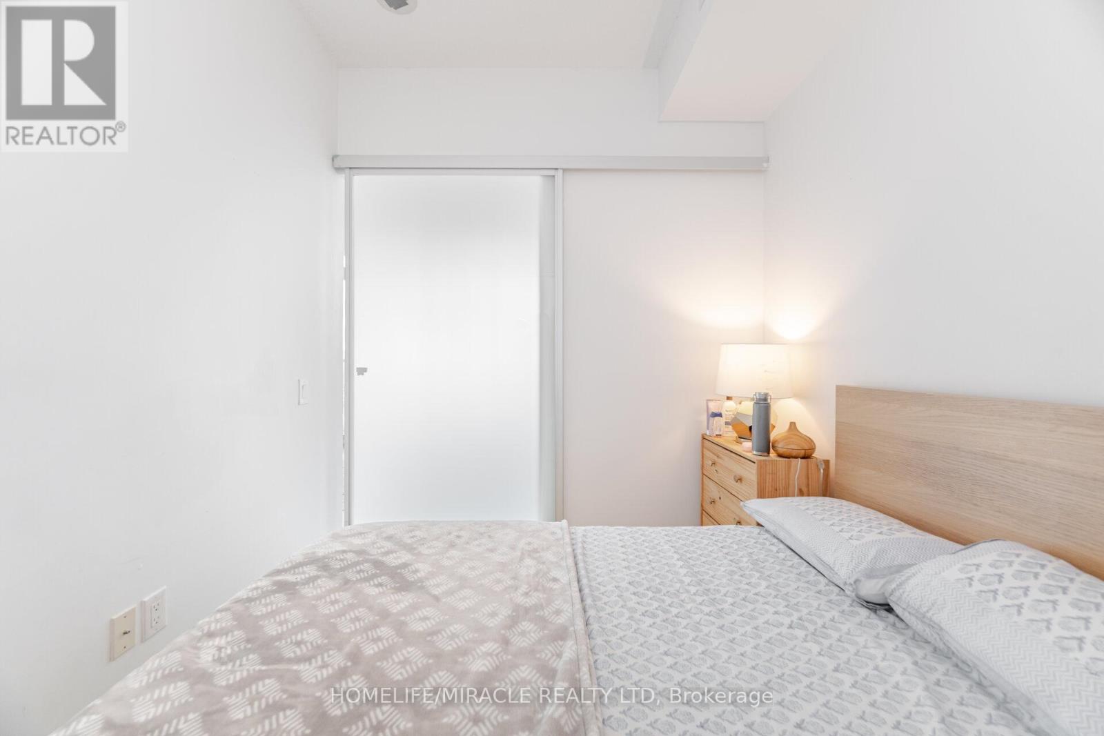 2413 - 105 The Queensway Avenue, Toronto, Ontario  M6S 5B5 - Photo 18 - W12311922