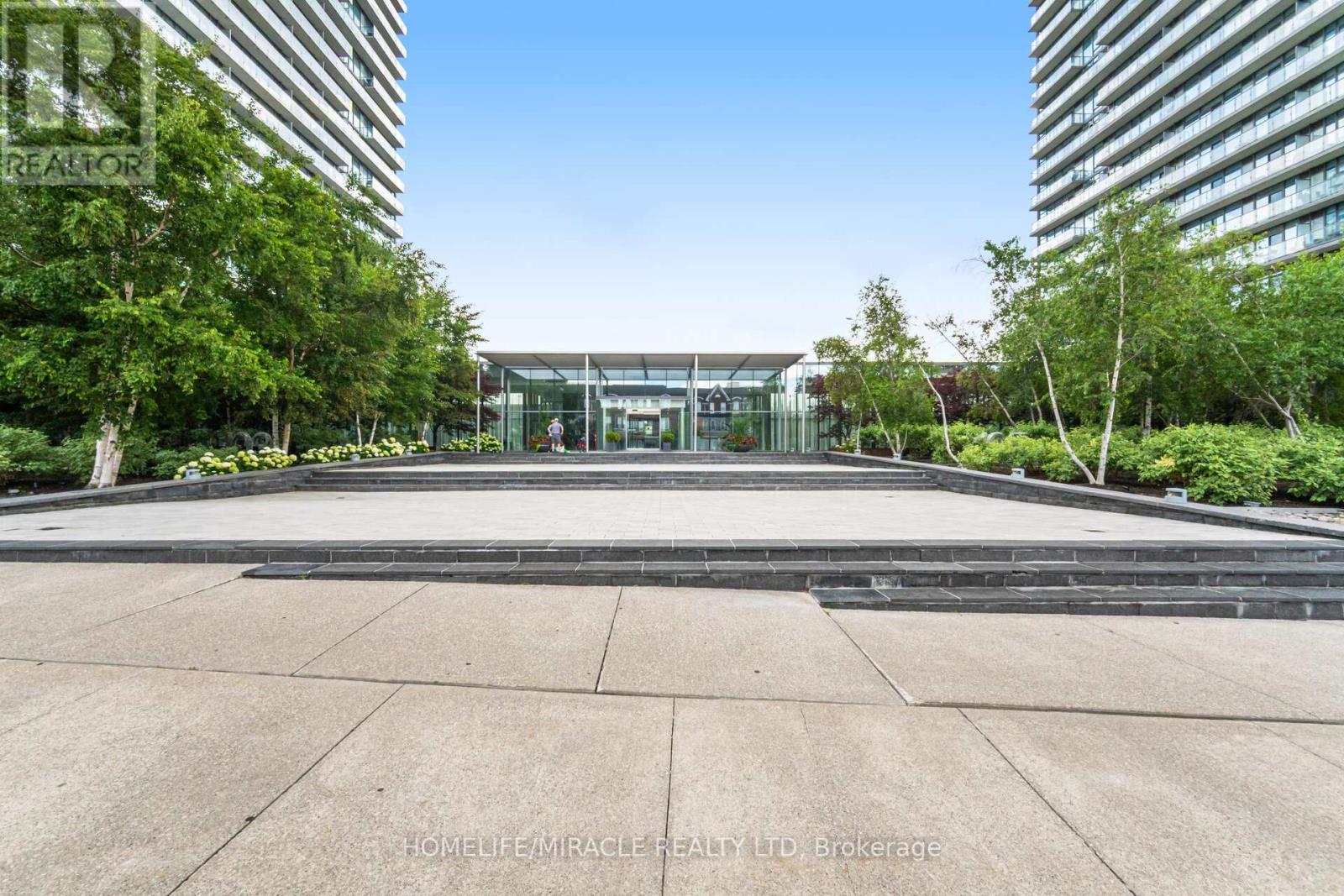 2413 - 105 The Queensway Avenue, Toronto, Ontario  M6S 5B5 - Photo 2 - W12311922