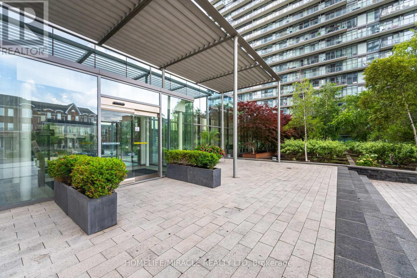 2413 - 105 The Queensway Avenue, Toronto, Ontario  M6S 5B5 - Photo 3 - W12311922