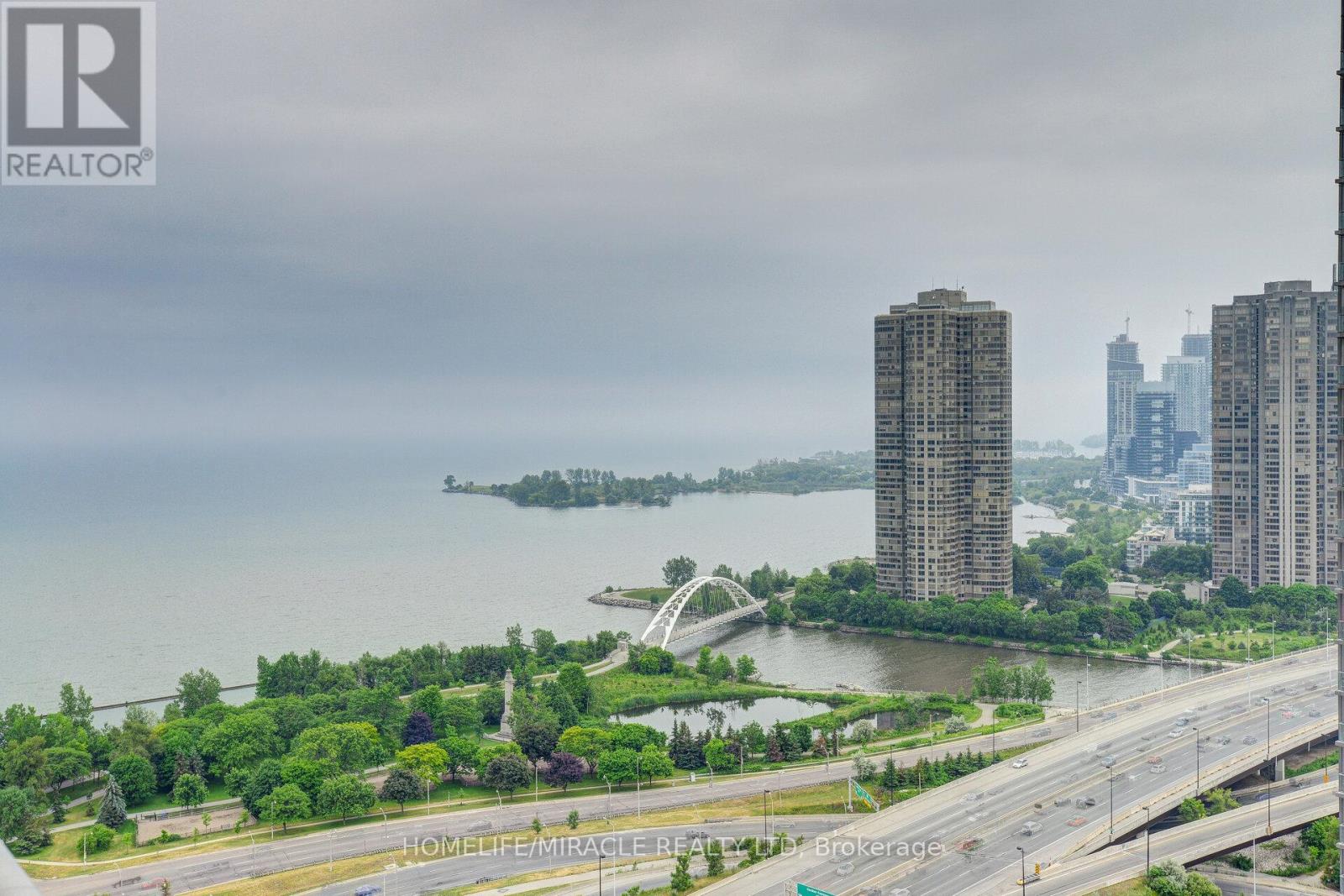 2413 - 105 The Queensway Avenue, Toronto, Ontario  M6S 5B5 - Photo 32 - W12311922