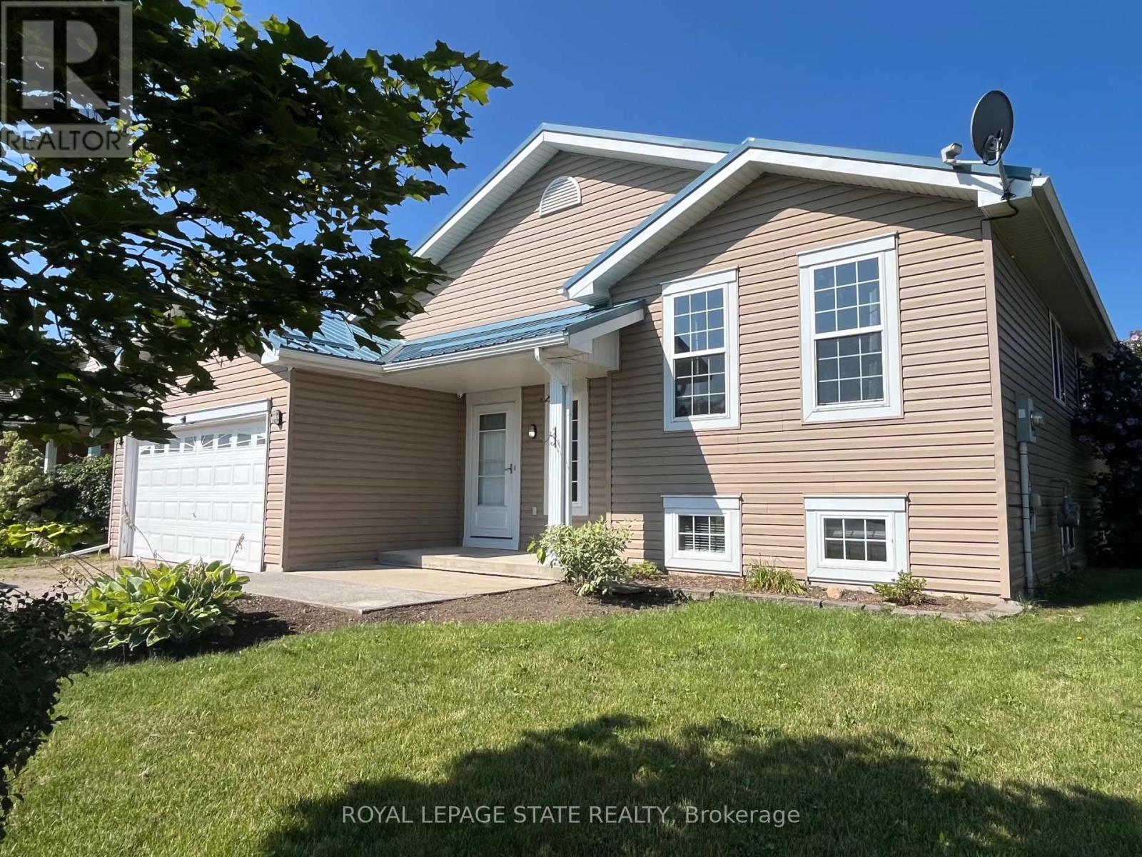 17 Mapleview Drive, Haldimand, Ontario  N0A 1H0 - Photo 4 - X12311928