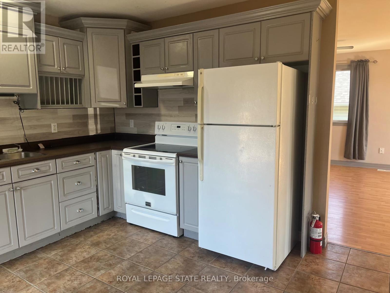 17 Mapleview Drive, Haldimand, Ontario  N0A 1H0 - Photo 9 - X12311928