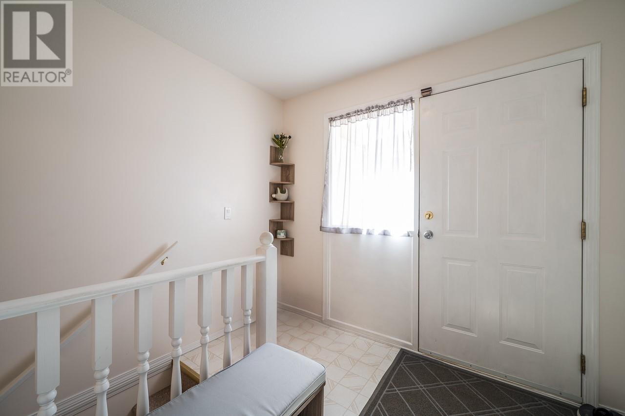 726 Dunrobin Drive Unit# 4, Kamloops, British Columbia  V1S 1X3 - Photo 2 - 10357570