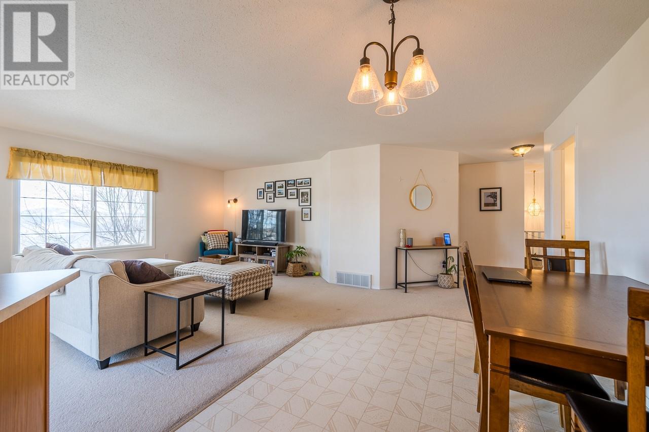 726 Dunrobin Drive Unit# 4, Kamloops, British Columbia  V1S 1X3 - Photo 5 - 10357570