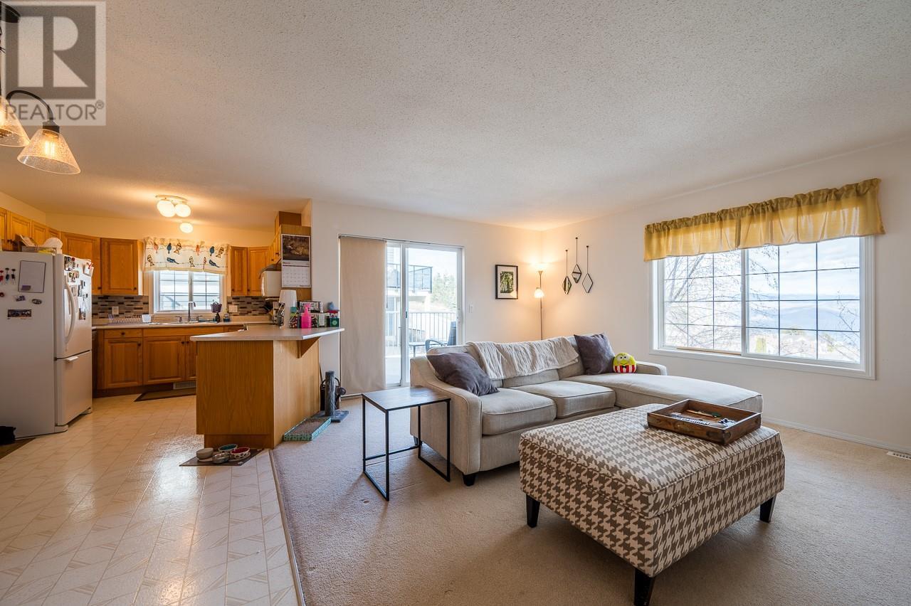 726 Dunrobin Drive Unit# 4, Kamloops, British Columbia  V1S 1X3 - Photo 4 - 10357570