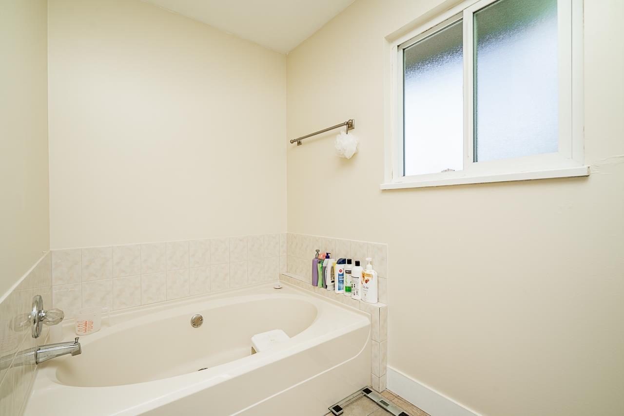 8682 143a Avenue, Surrey, British Columbia V3W 0K4 - Photo 17 - R3031060