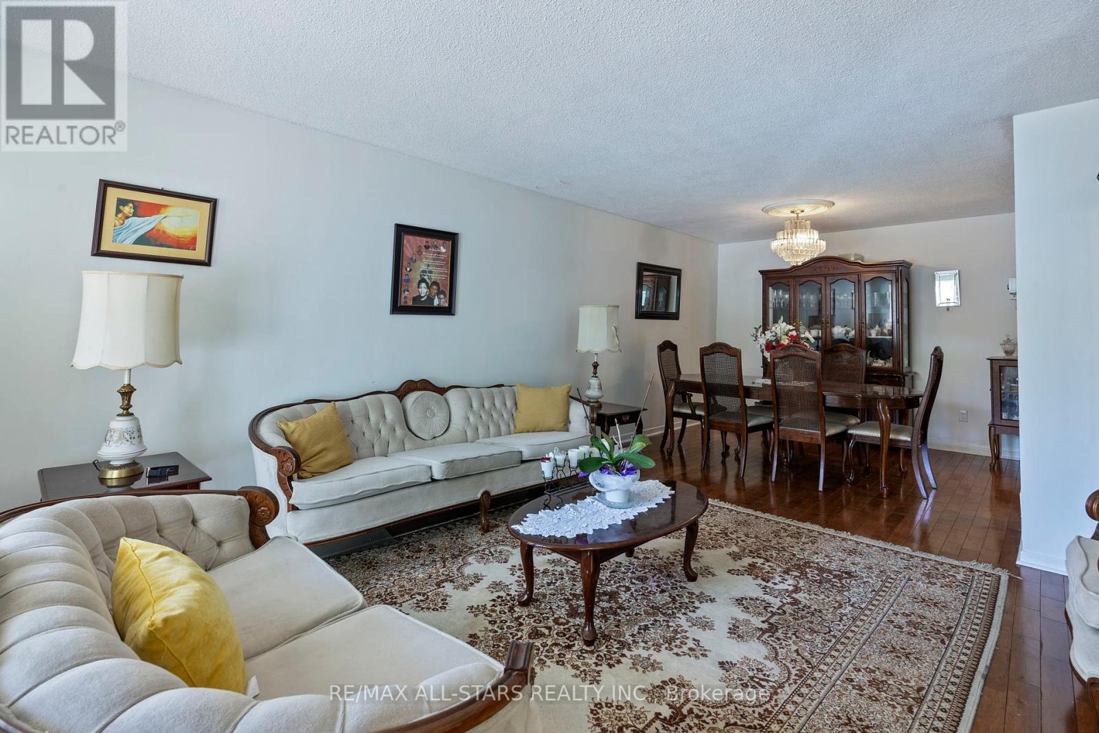 Property at 54 KENNALEY CRESCENT E image 5