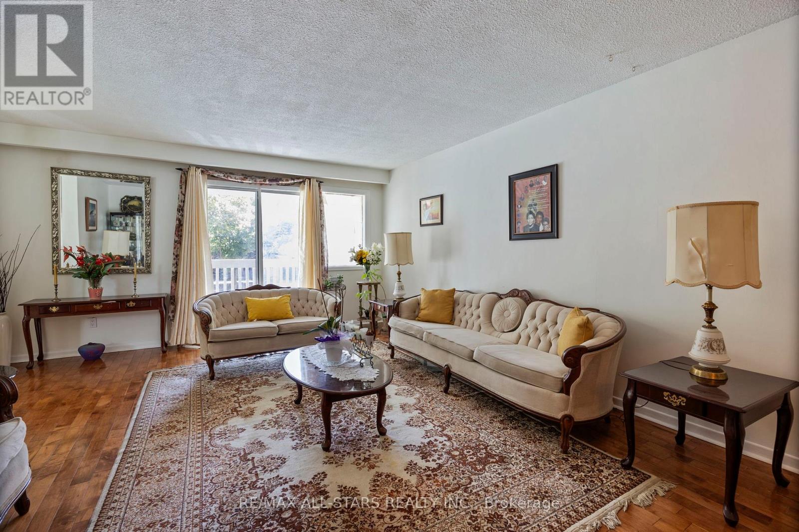 Property at 54 KENNALEY CRESCENT E image 4