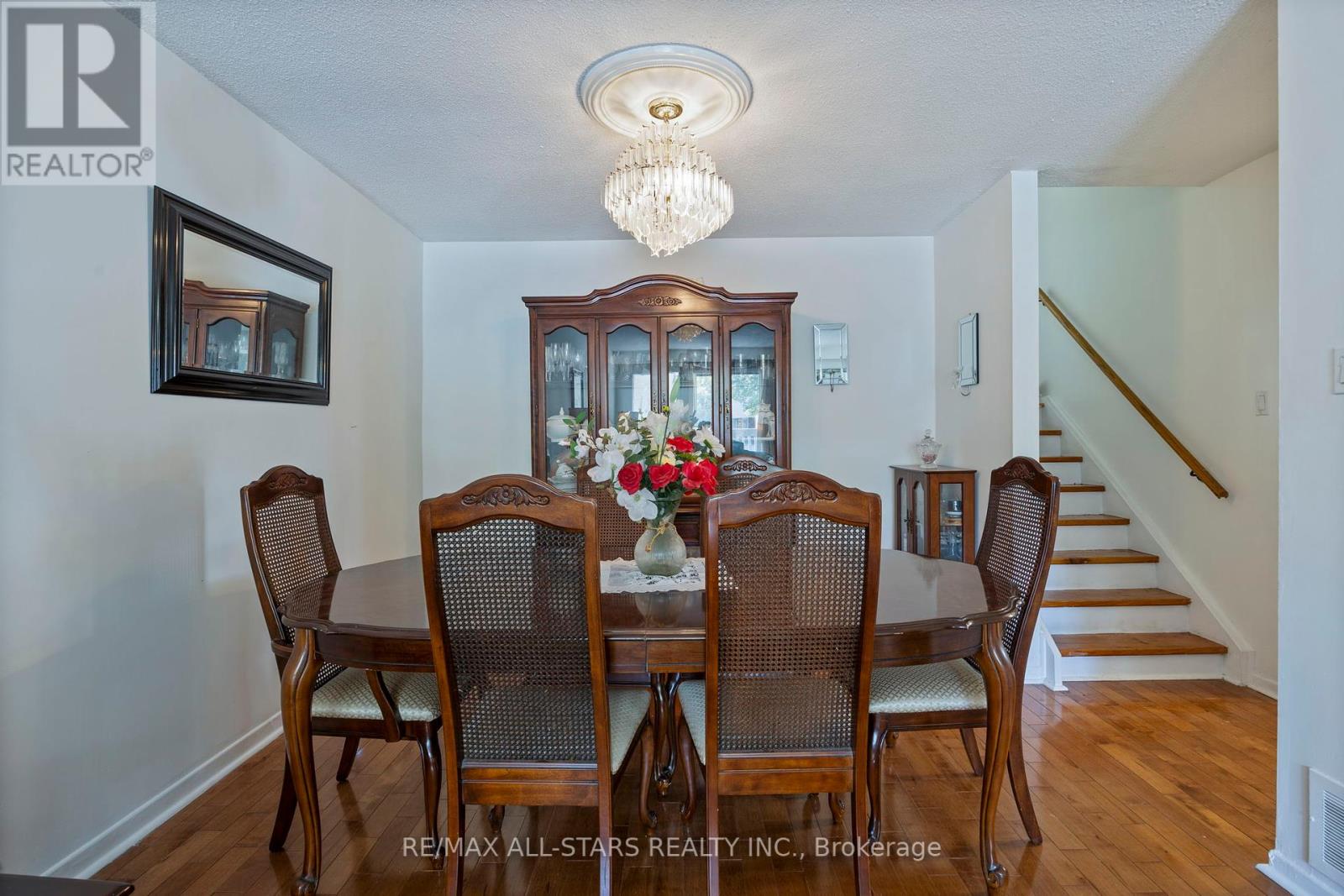 Property at 54 KENNALEY CRESCENT E image 5