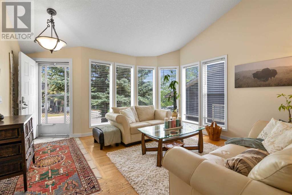 Property at 131 Stratton Crescent SW image 2