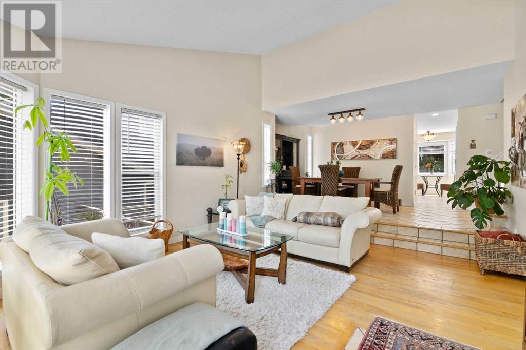 Property at 131 Stratton Crescent SW image 3