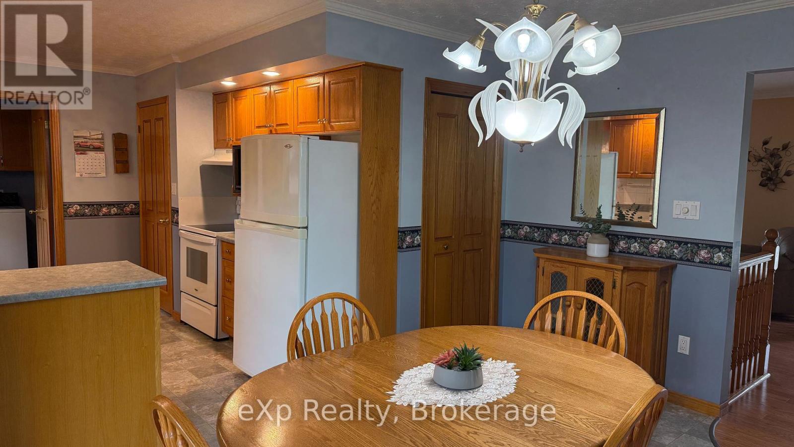 655 17th Street Crescent, Hanover, Ontario  N4N 3S7 - Photo 8 - X12236739